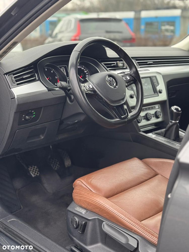 Volkswagen Passat 2.0 TDI (BlueMotion Technology) Highline - 14