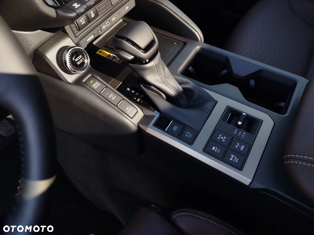 Toyota Land Cruiser - 17