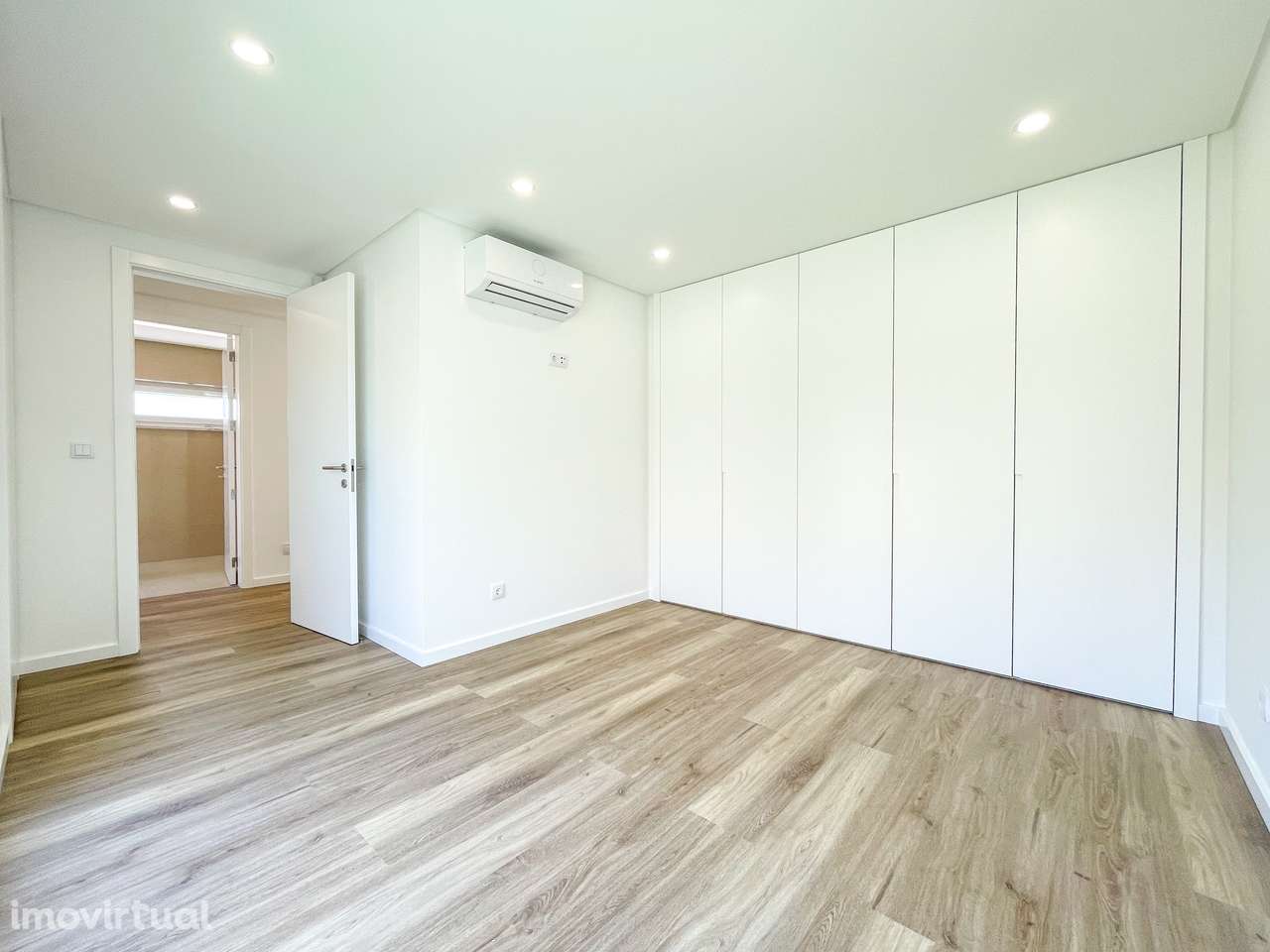 Moradia T4 com Piscina - Santa Iria de Azoia (Bairro da Salvação) - Grande imagem: 5/59