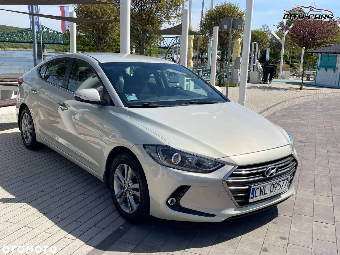 Hyundai Elantra - 11