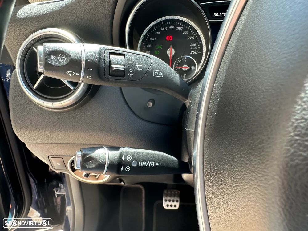 Mercedes-Benz CLA 180 d Shooting Brake AMG Line - 13