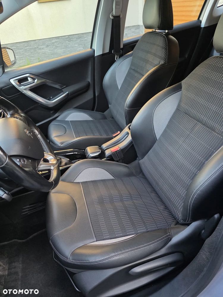 Peugeot 2008 1.2 Pure Tech Allure S&S - 9