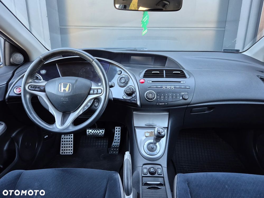 Honda Civic 1.8 Executive - 11
