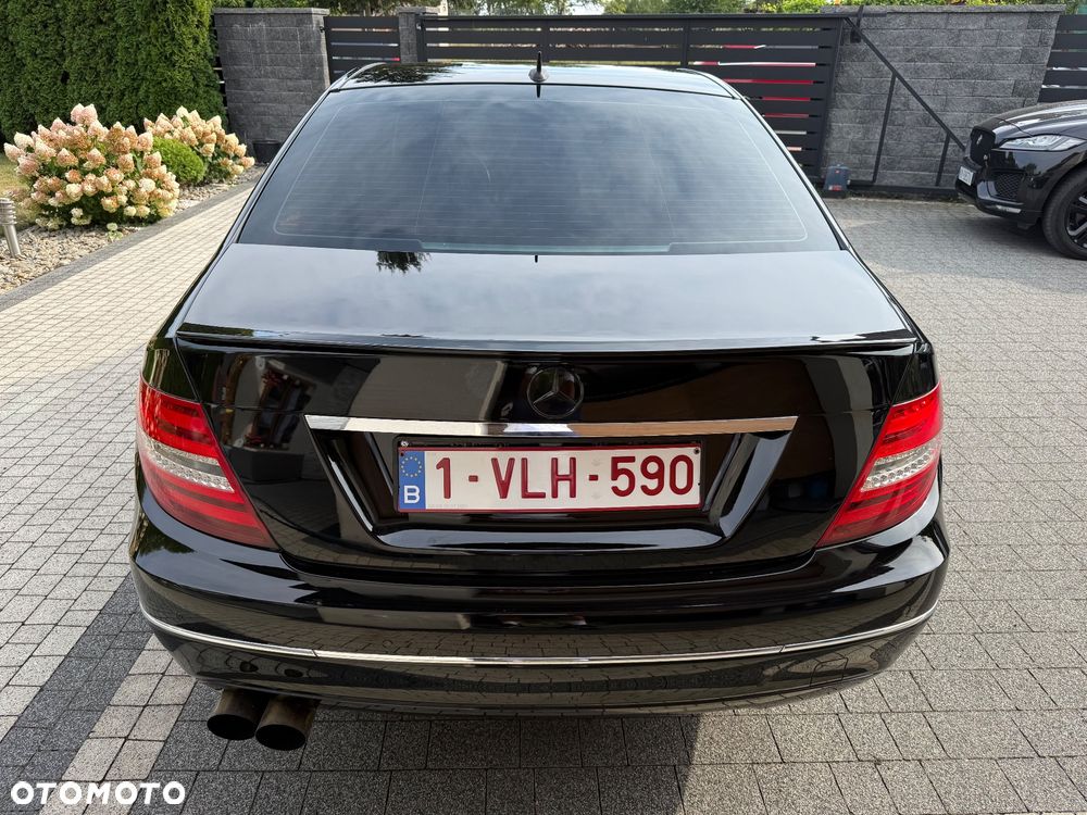 Mercedes-Benz Klasa C 180 CGI BlueEFFICIENCY Avantgarde - 13