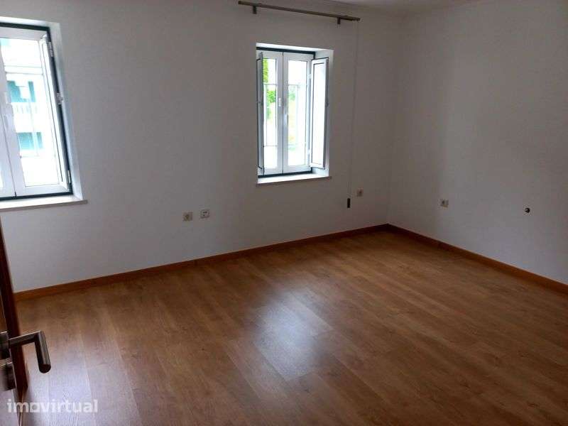 Moradia T3 Semi Nova para Arrendamento - Grande imagem: 4/10