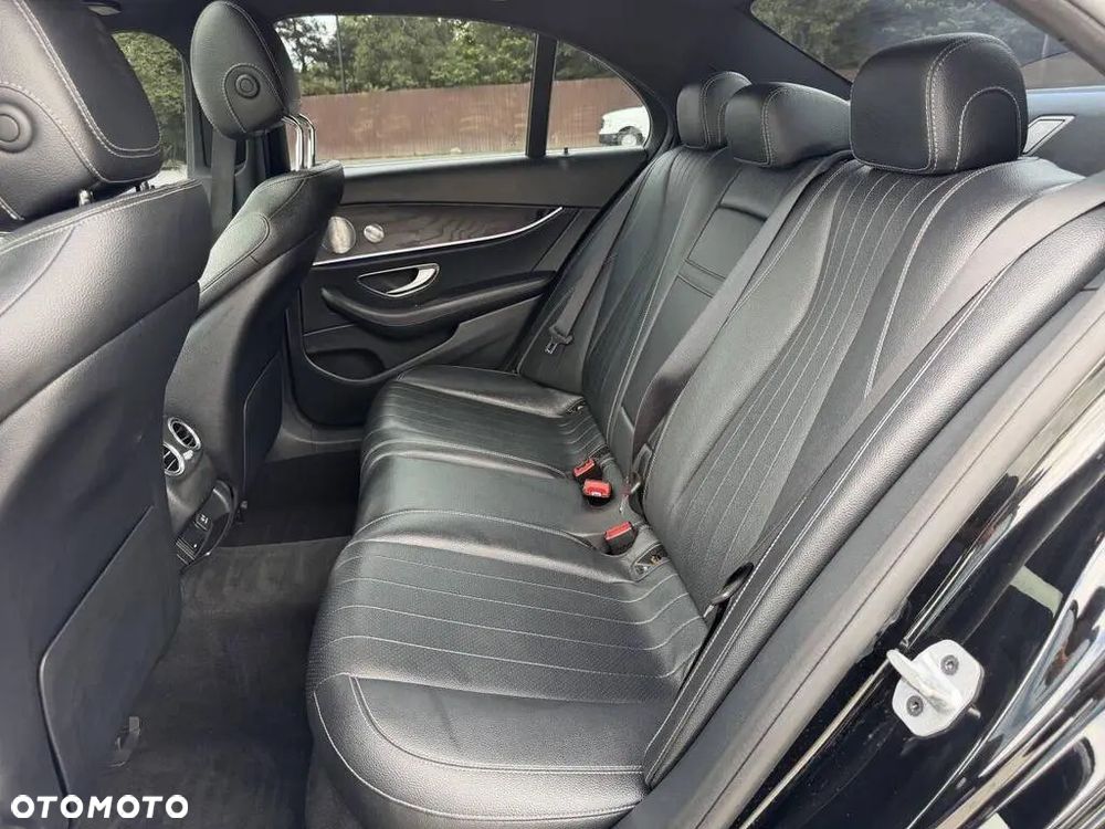 Mercedes-Benz Klasa E 300 9G-TRONIC - 21