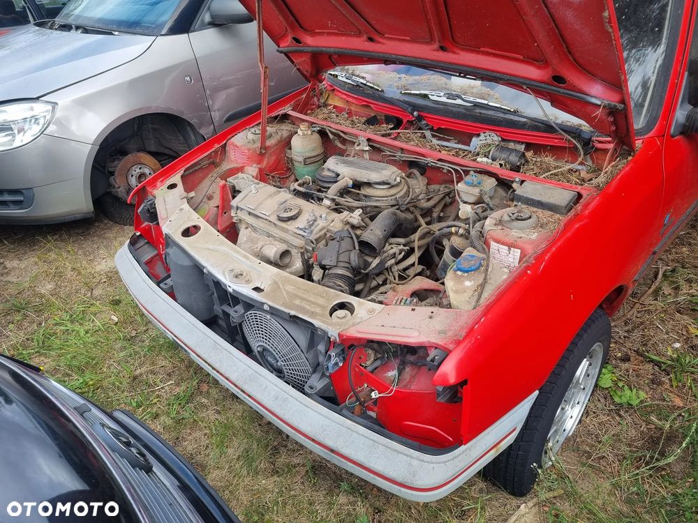 Peugeot 205 - 32