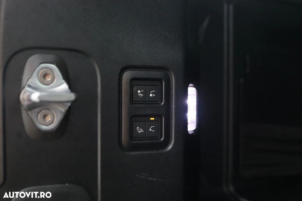 Land Rover Defender 110 3.0 P400 MHEV X - 25