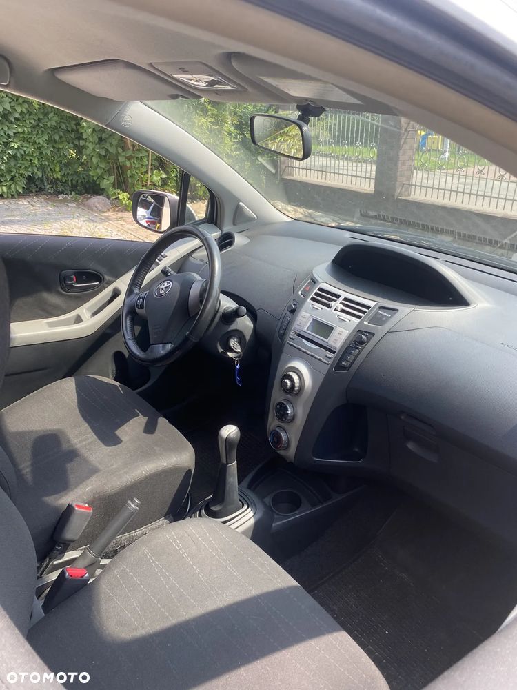 Toyota Yaris 1.0 VVT-i - 10
