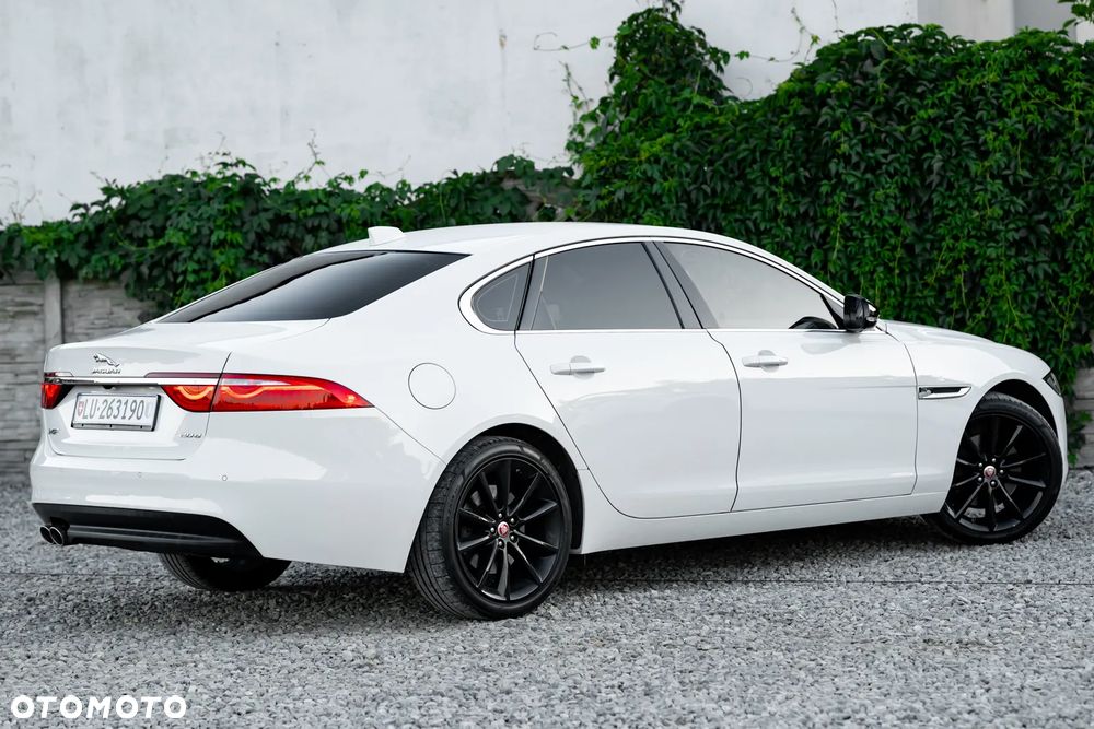 Jaguar XF 20d Prestige - 16