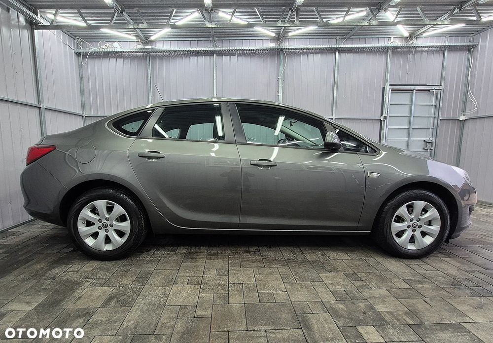 Opel Astra 1.6 Executive EU6 - 4