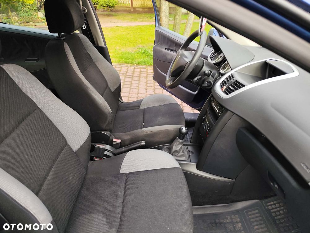 Peugeot 207 - 12