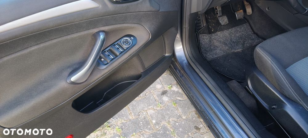 Ford Mondeo 2.0 Ambiente - 9