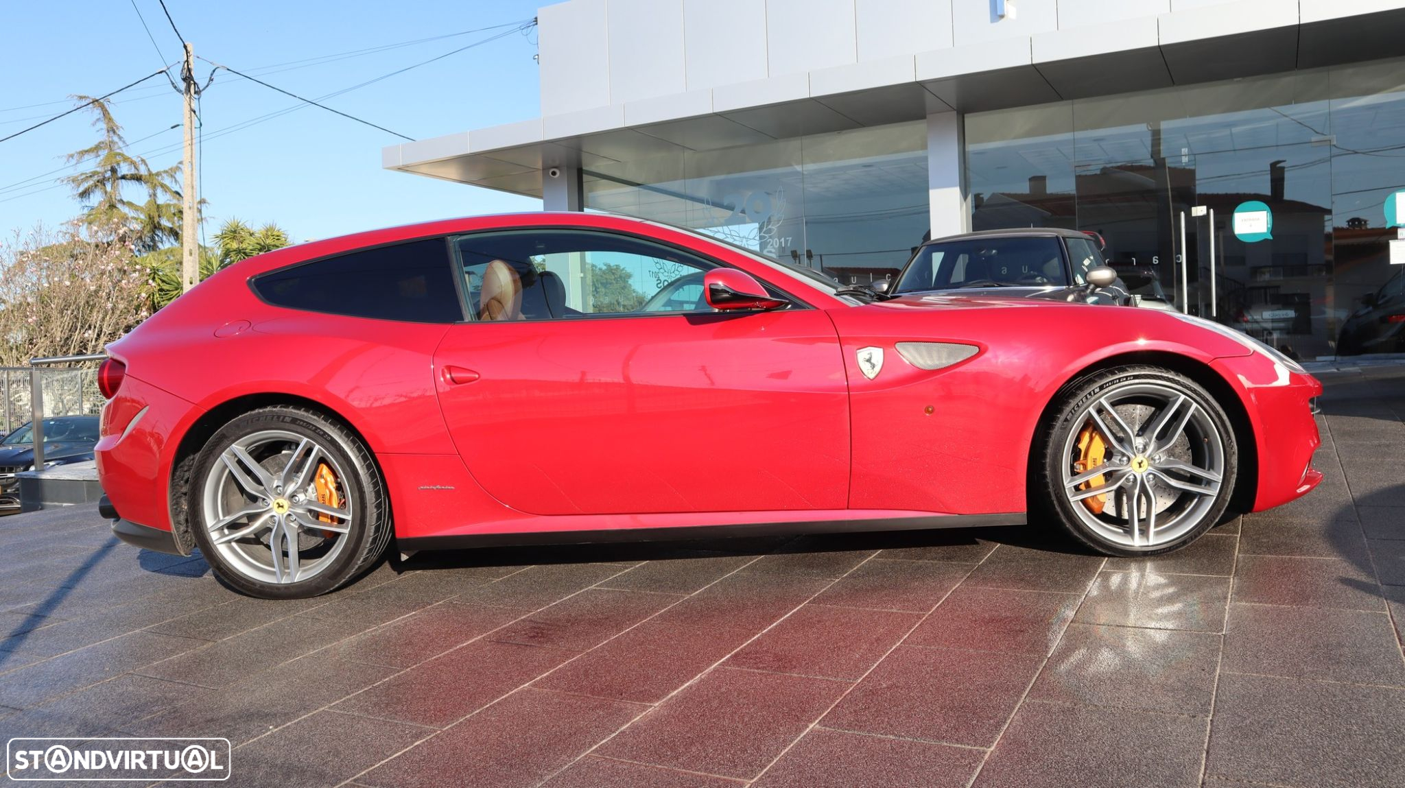 Ferrari FF - 10
