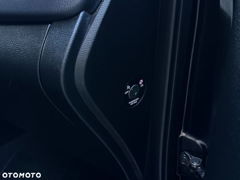 Kia Carens 1.7 CRDi L - 26