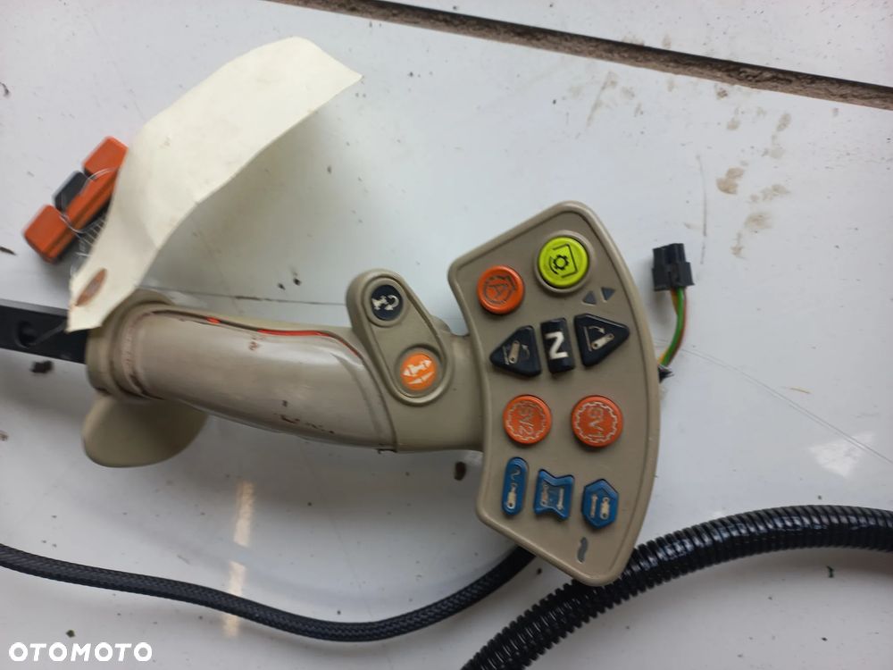Element sterujący,podłokietnik 0011180522,claas,massey,płyta bezpieczników ecu,4353177m96,m91,m92,m93,m94,m95,cam pilot 019 993.1 ,21845120,6600,7600,dzojstick,elektronika podłokietnika,axion,arion,john deere,al160288,al150773,sauer danfos pvres155B4529 VALTRA,155B4228,DZWIGNIA REWERSU CNH 48111819,STEROWANIE - 10