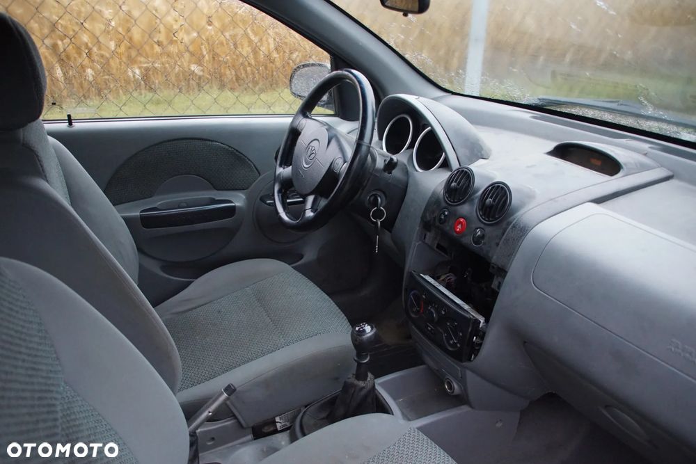 Auto na części - Daewoo Kalos 1.4 E-TEC II 94 KM F14D3 2005R Silnik Skrzynia Drzwi Maska Klapa Błotnik Zderzak Lampa Lusterko Klamka Deska Kokpit Sterownik Moduł Licznik Kierownica Panel - 12