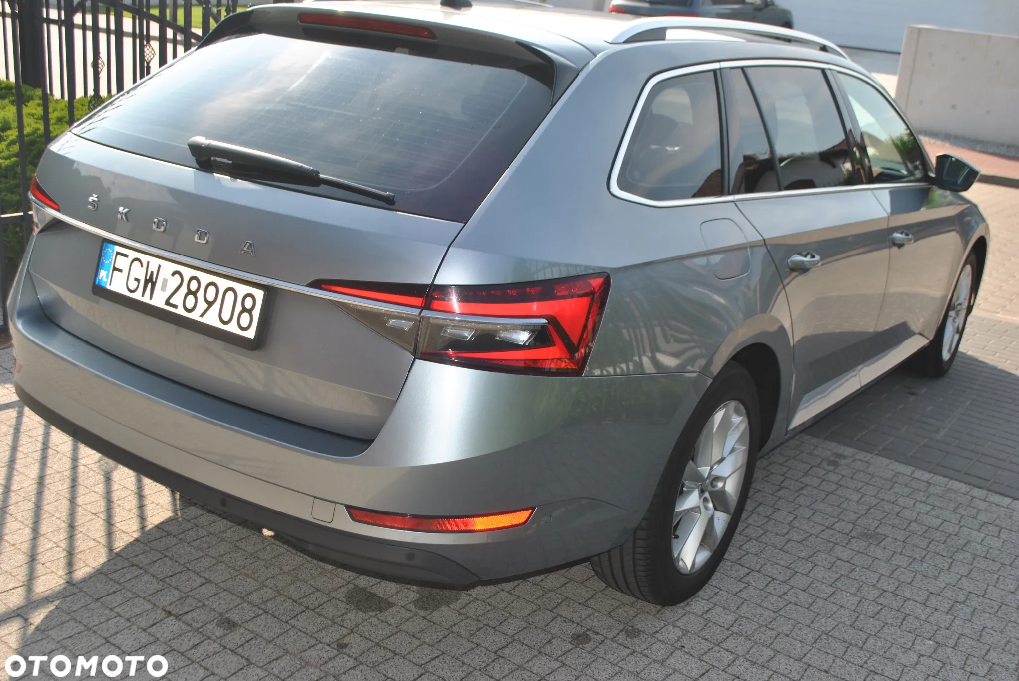 Skoda Superb 2.0 TDI DSG Premium Edition - 13