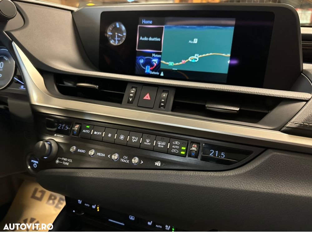 Lexus Seria ES 300h 2.5 TNGA HV 25H- 4X2 CVT Executive - 30