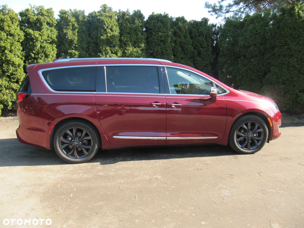 Chrysler Pacifica - 8