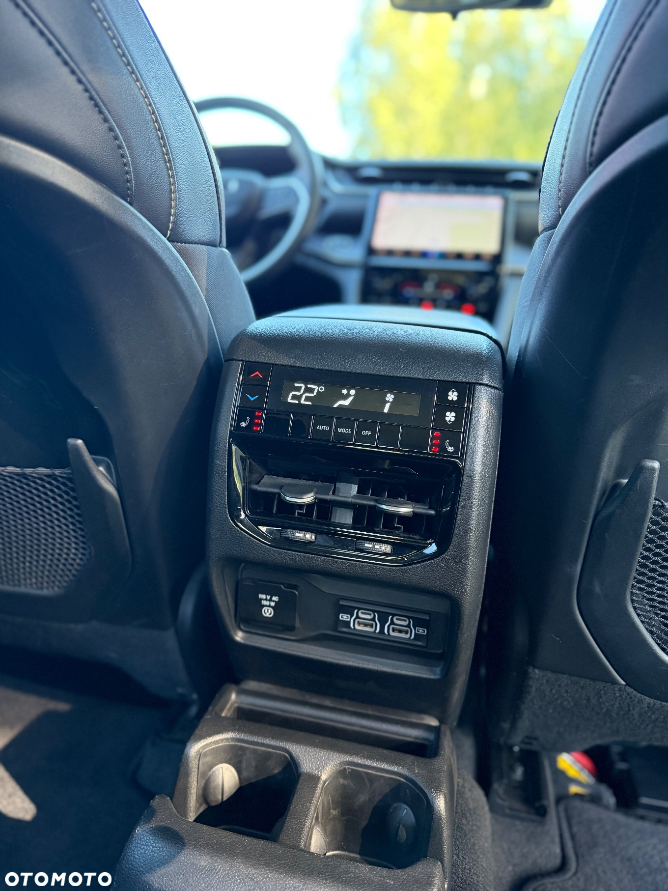 Jeep Grand Cherokee - 32