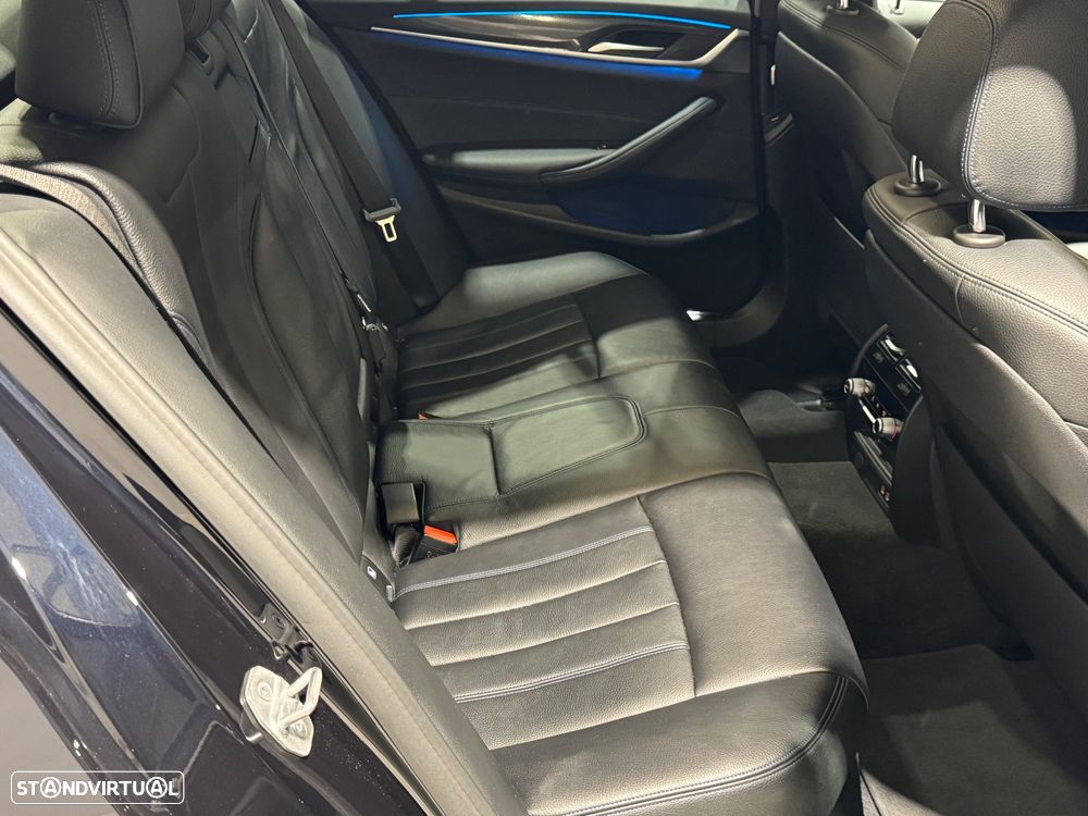 BMW 545 e xDrive Pack M - 12