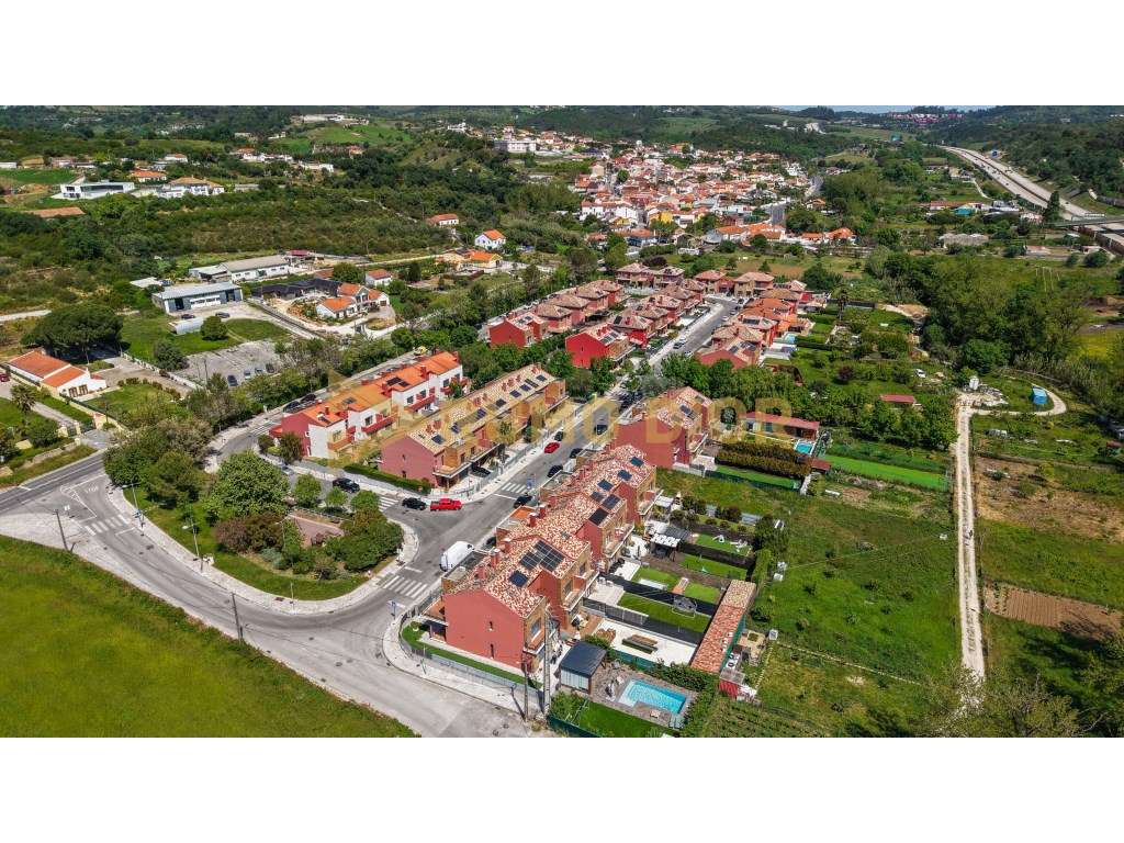 Moradia T3 em Vila de Rei - Bucelas , Loures - Grande imagem: 2/57