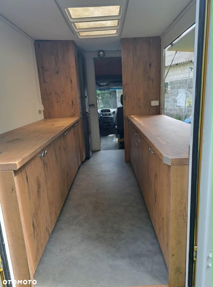 Mercedes-Benz Sprinter - 12