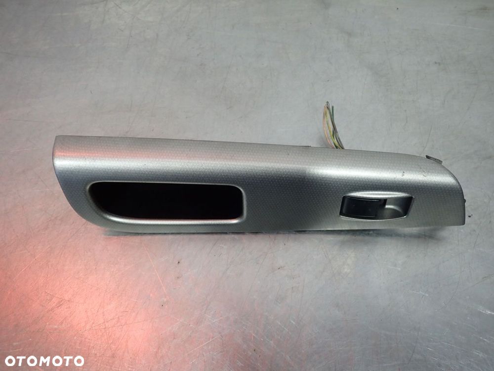 PRZEŁĄCZNIK PODNOSZENIA SZYB PRAWY PRZÓD TOYOTA COROLLA E12  74231-02210  -02230 - 2