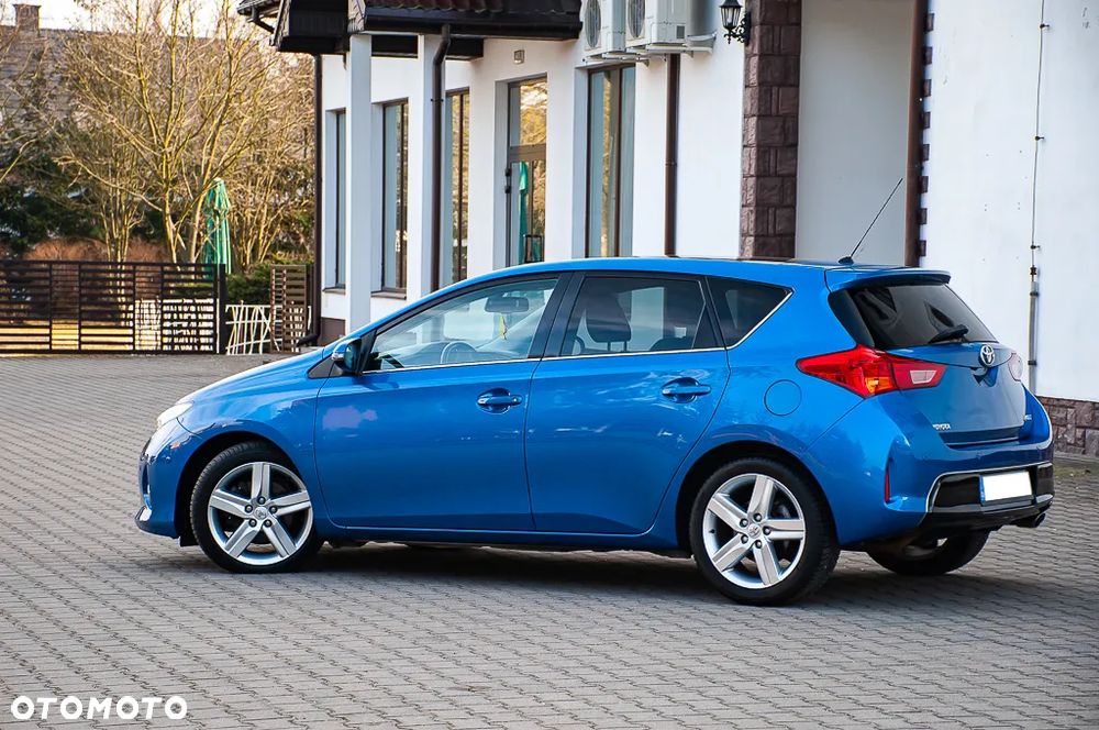 Toyota Auris 2.0 D-4D Executive - 18