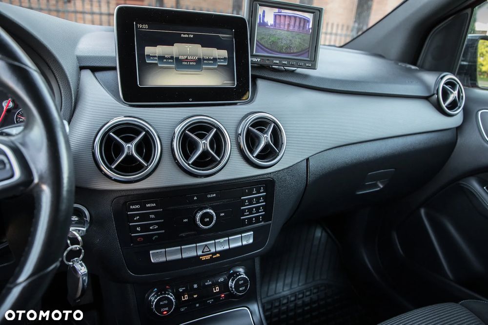 Mercedes-Benz Klasa B 180 7G-DCT AMG Line - 19