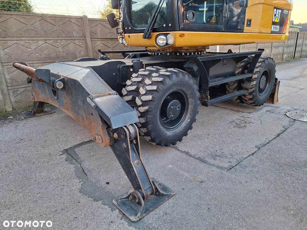 Caterpillar CAT M 322 D - 26