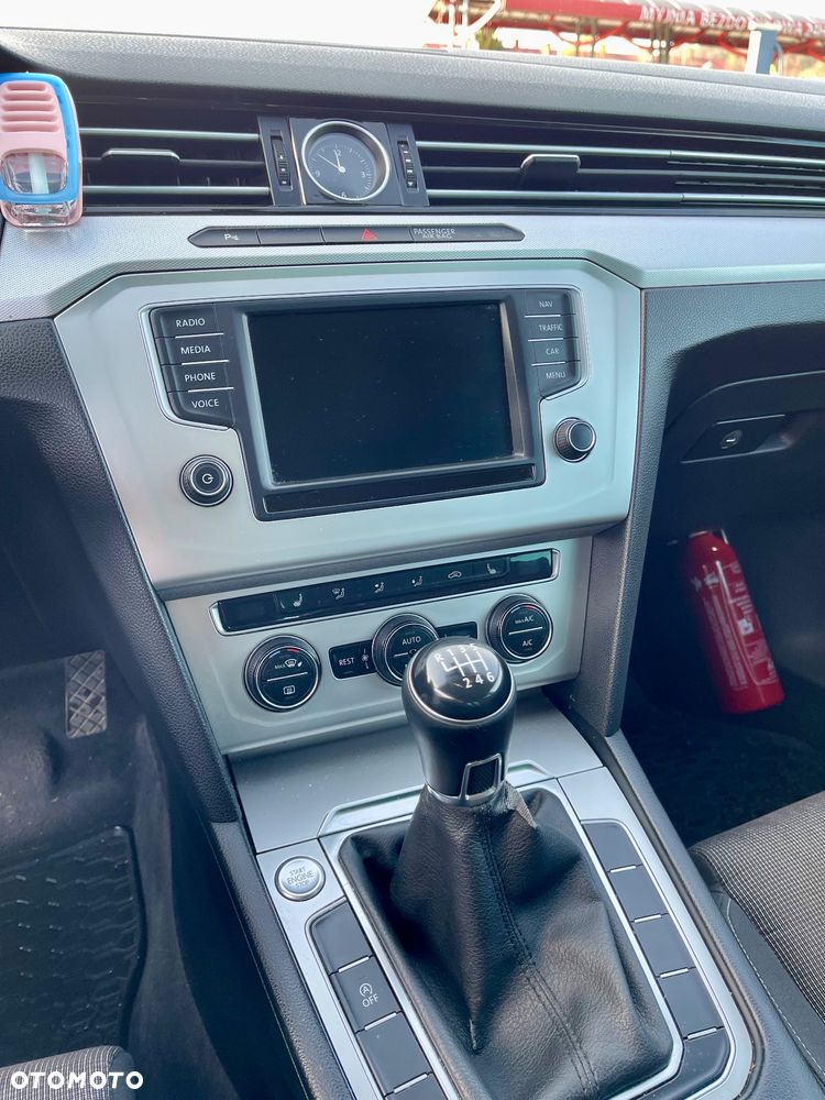 Volkswagen Passat 1.6 TDI BMT Comfortline - 8