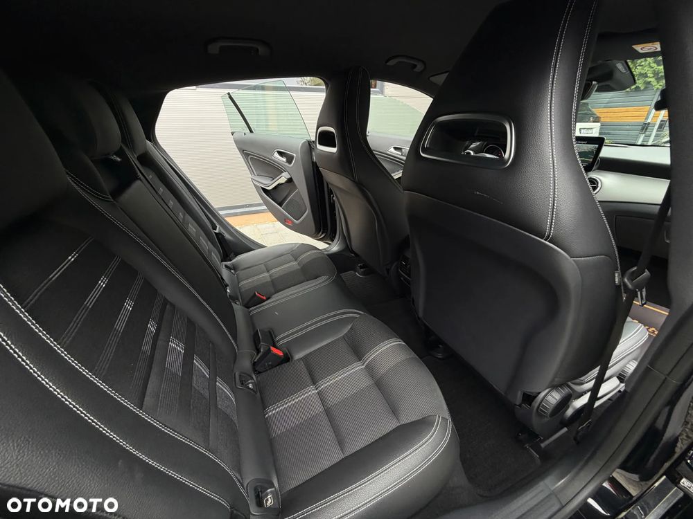 Mercedes-Benz CLA 200 7G-DCT - 17