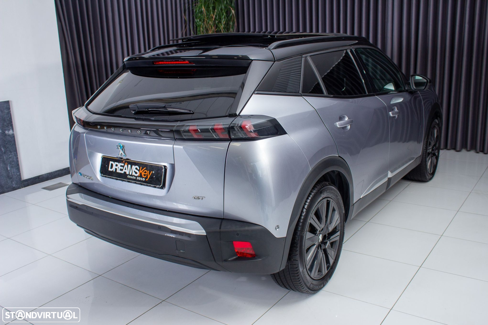 Peugeot e-2008 GT Pack - 4