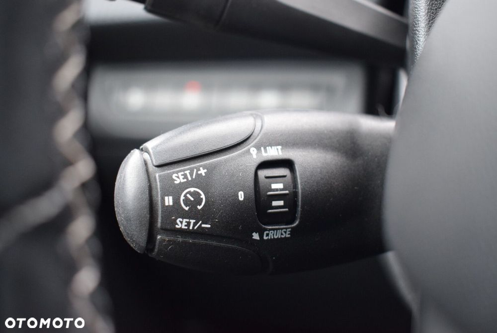 Peugeot 2008 1.2 Pure Tech Allure S&S - 28