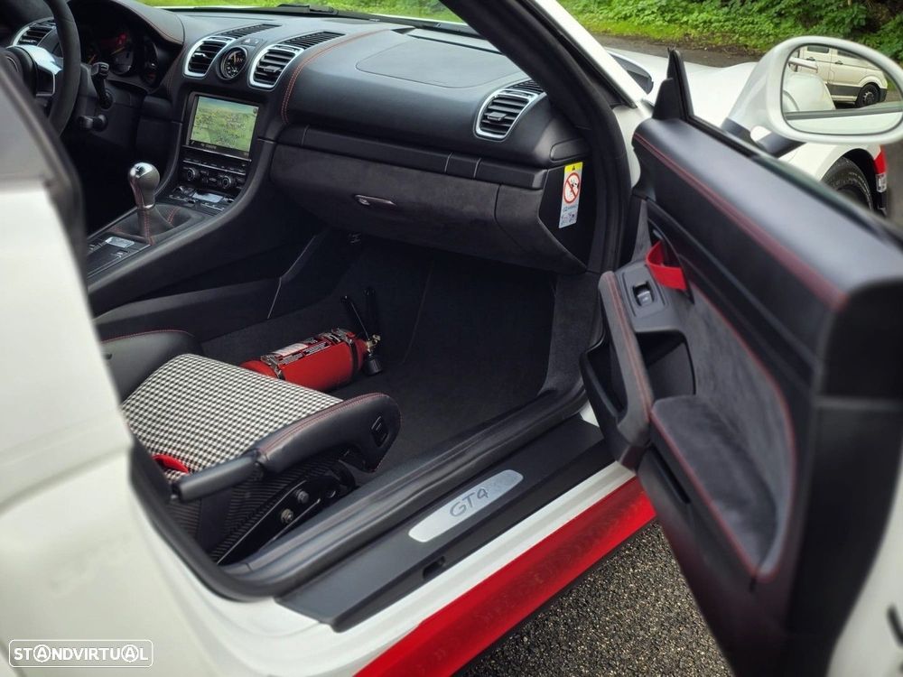 Porsche Cayman GT4 - 52