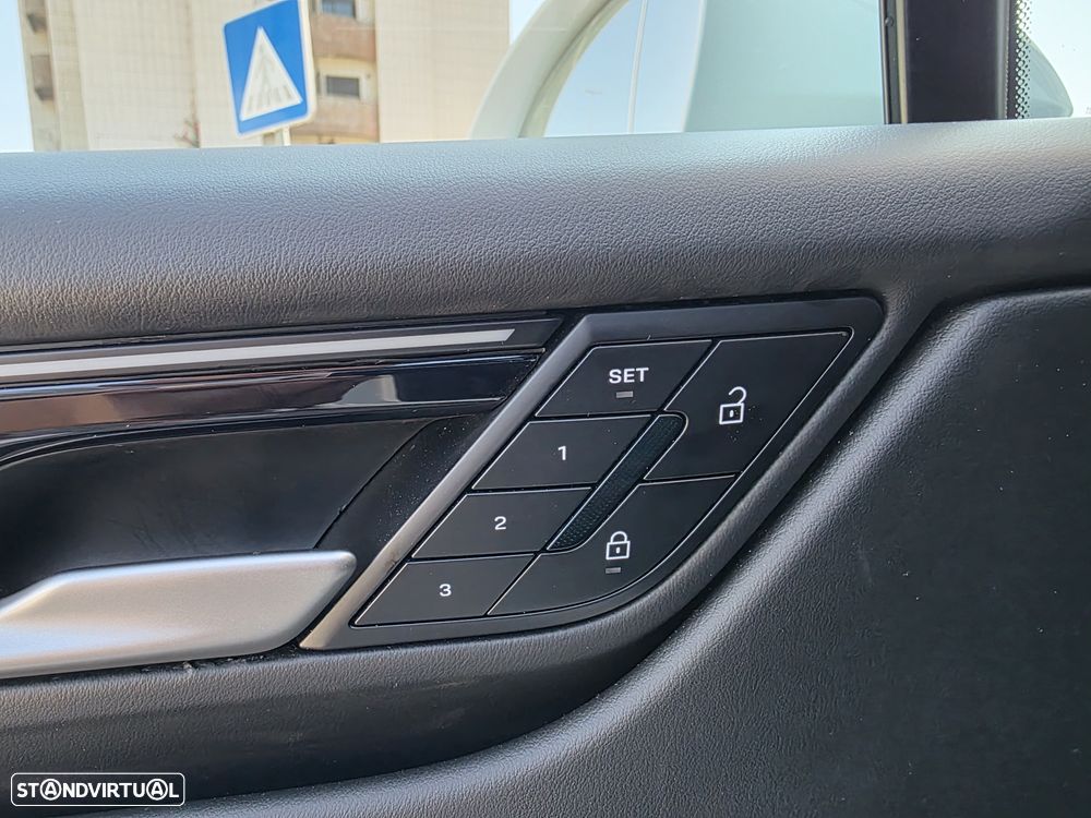Porsche Macan Electric - 25