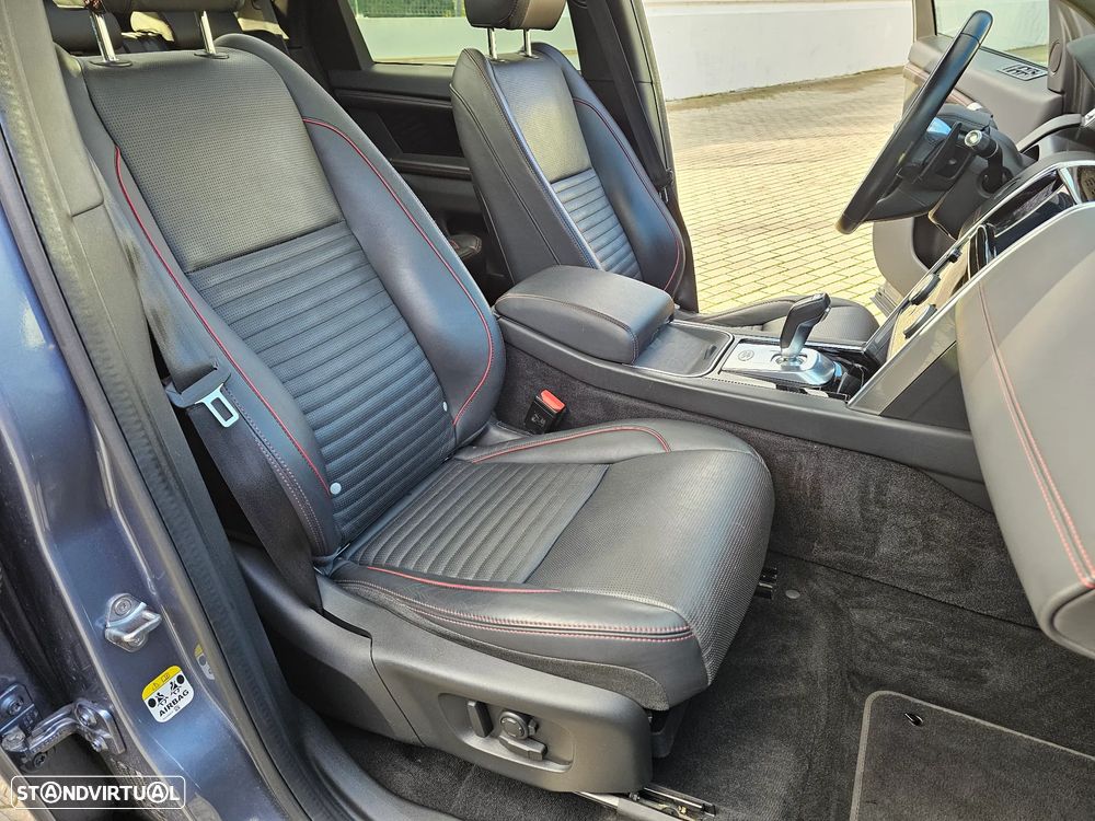 Land Rover Discovery Sport P300e R-Dynamic HSE - 25