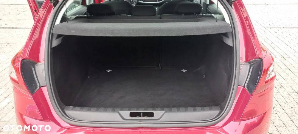 Peugeot 308 1.2 PureTech Business Line S&S - 17