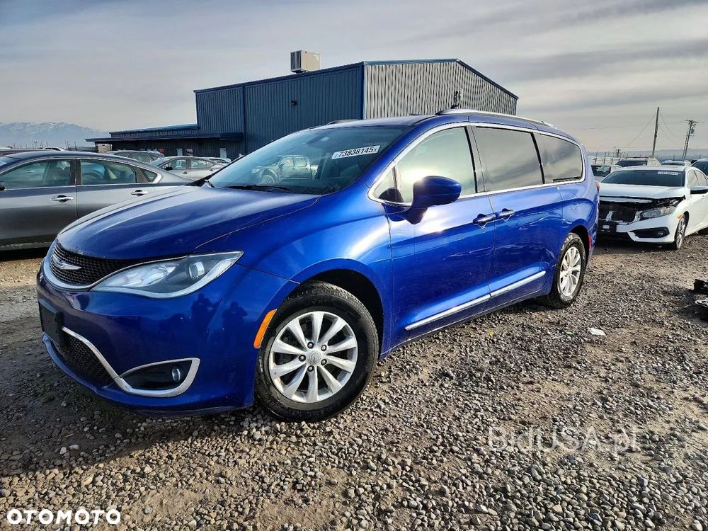 Chrysler Pacifica - 1