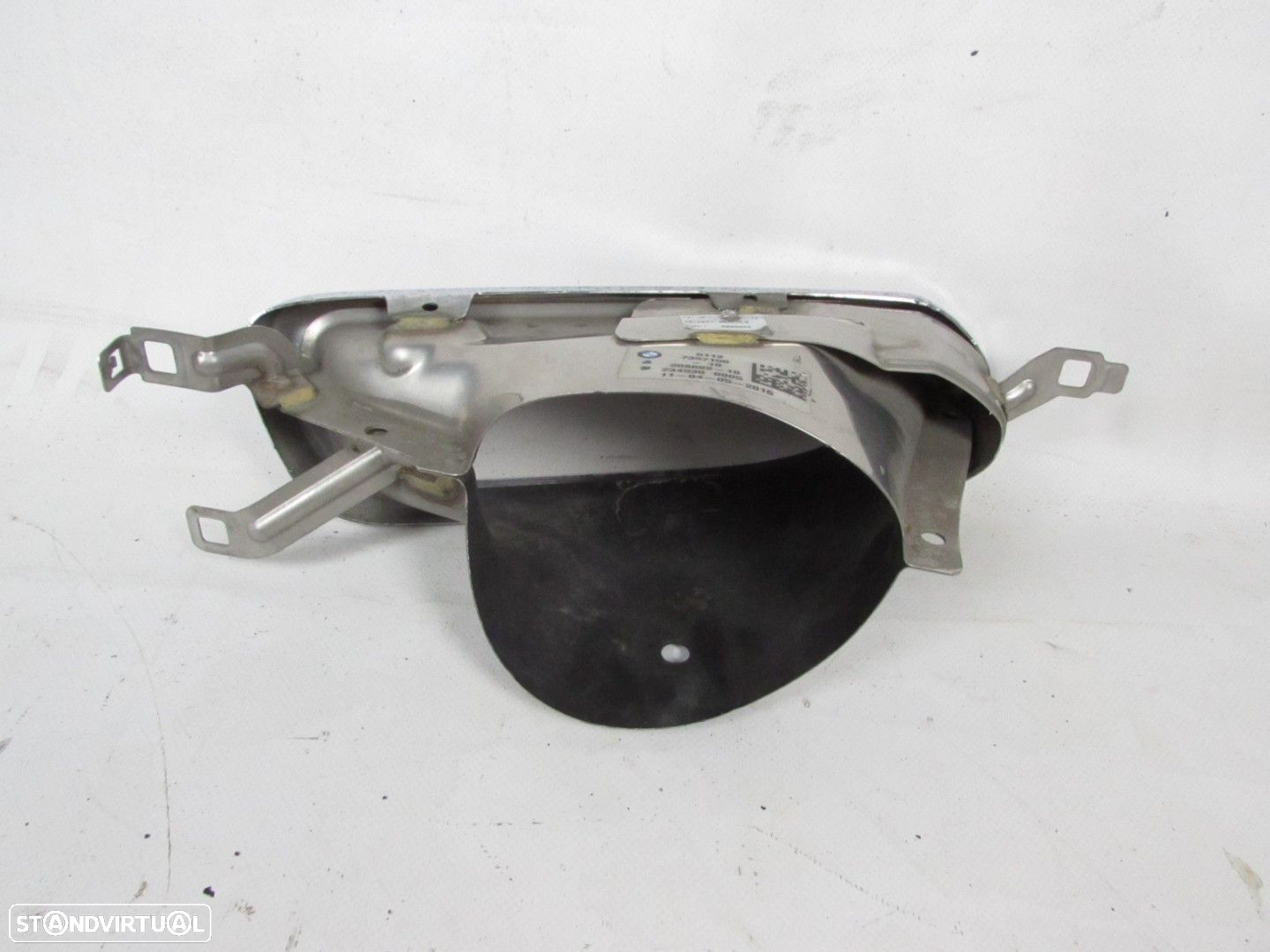 Guarnição da Ponteira Escape Direito Seminovo/ Original BMW 7 (G11, G12) 5112735... - 4