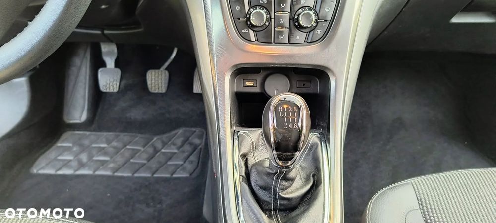 Opel Astra 1.6 Turbo - 14