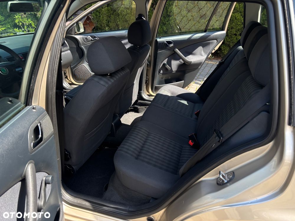 Skoda Octavia 1.6 Combi Classic - 9