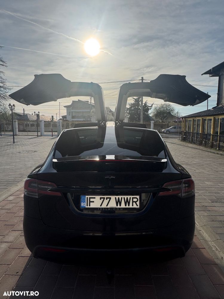 Tesla Model X - 4