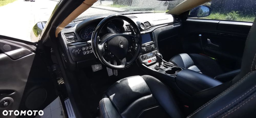 Maserati GranTurismo S Automat - 13