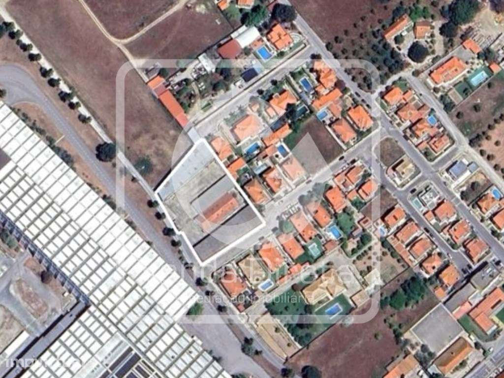 Complexo composto por 8 Armazéns, 1 Escritório e 1 Habitação | Azeitão - Grande imagem: 2/11