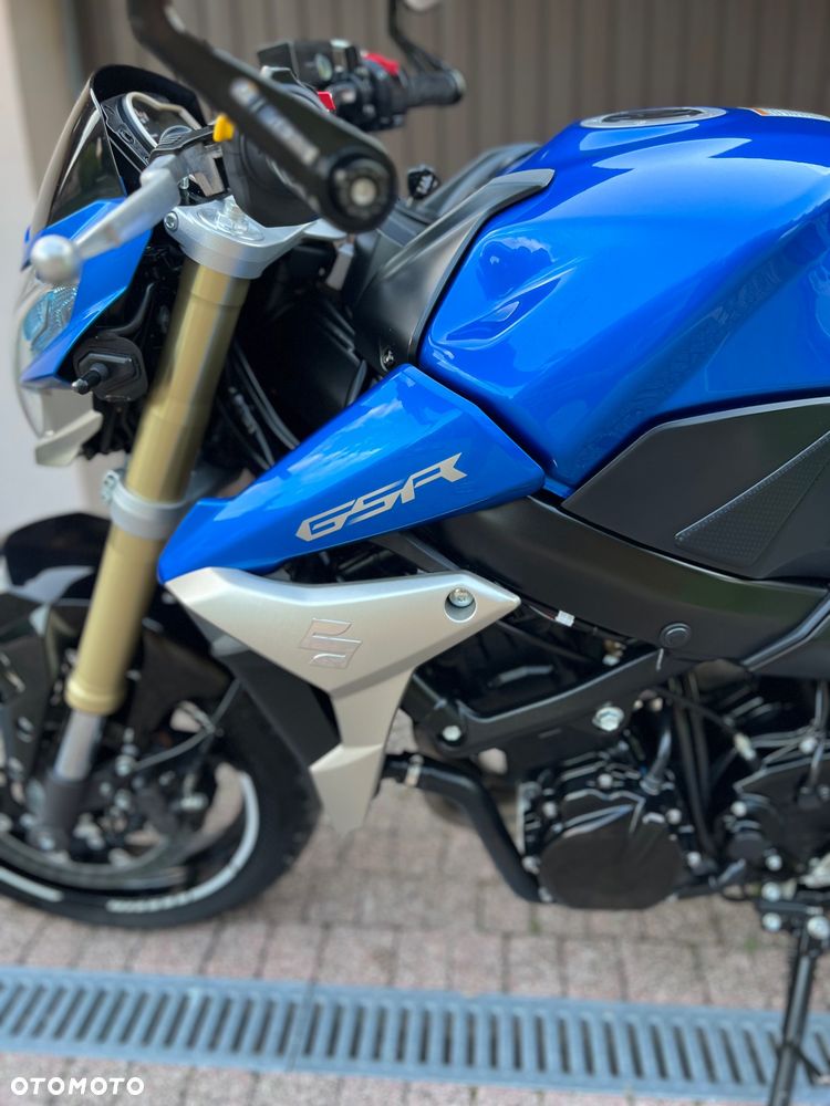 Suzuki GSR - 18