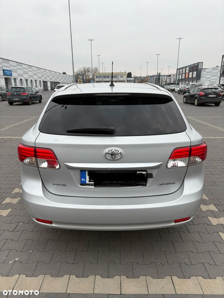 Toyota Avensis 2.0 D-4D Executive - 5