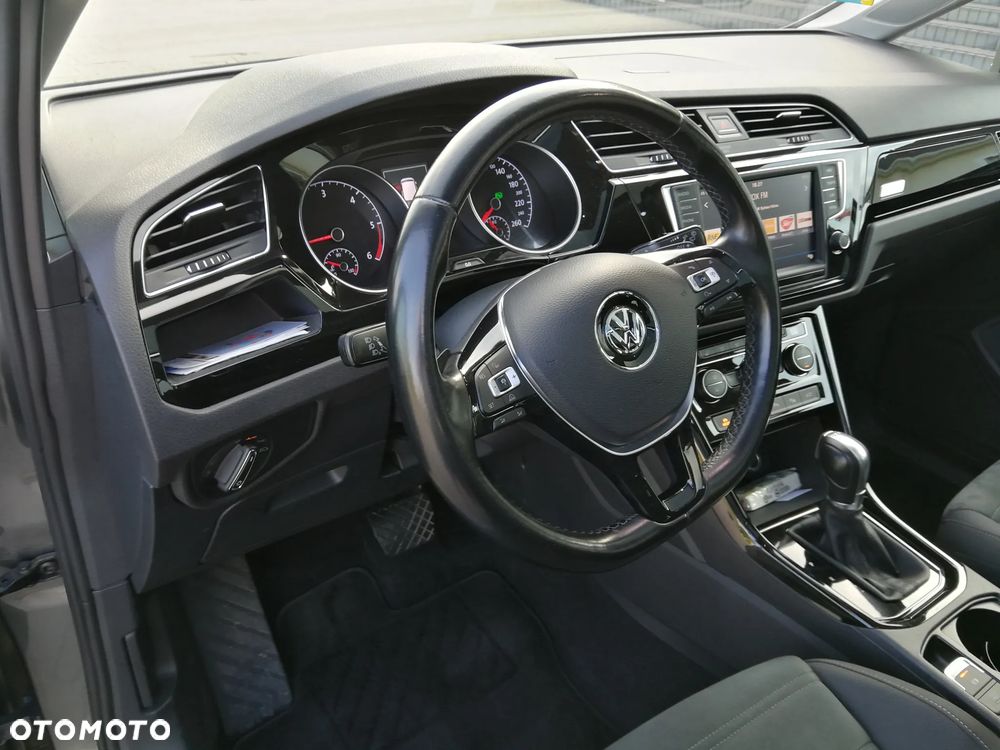 Volkswagen Touran - 17